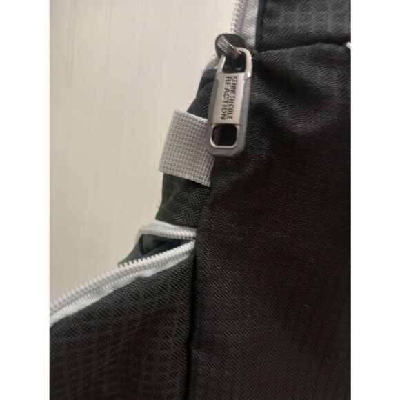 Kenneth Cole reaction, hang up, fold up, black, travel cosmetic- toiletry bag. - Picture 8 of 11